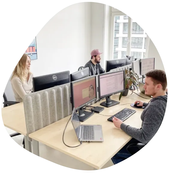 Das artaxo-Team im Büro in Hamburg